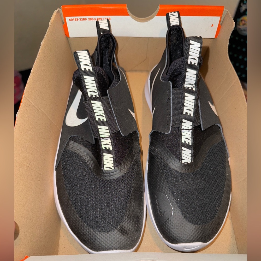 Nike flex runner GS black and white